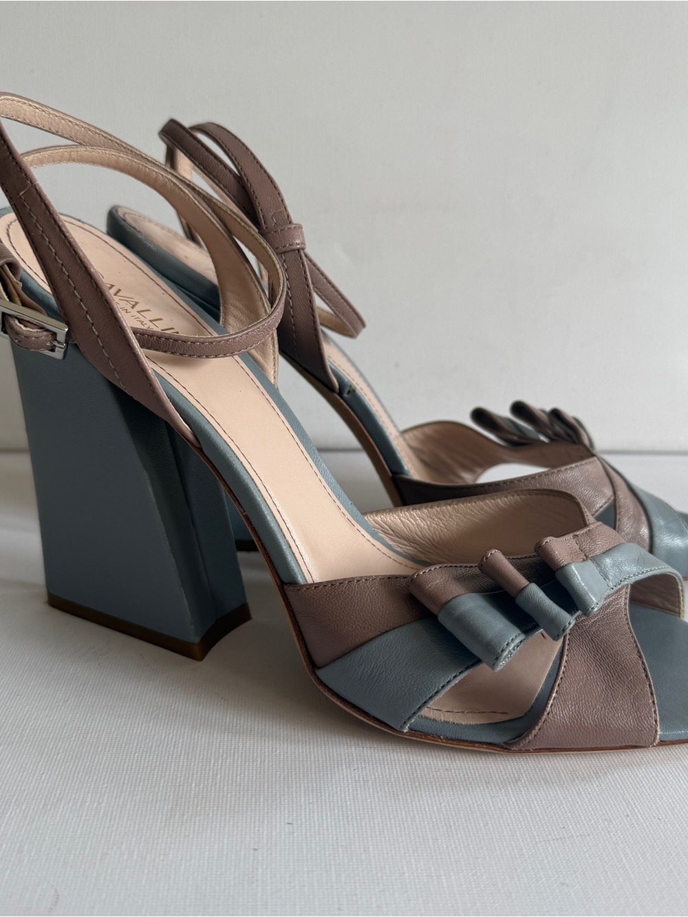 Cavallini Women's Taupe and Slate Blue Bow Slingback Heel Sandals Women Size 9